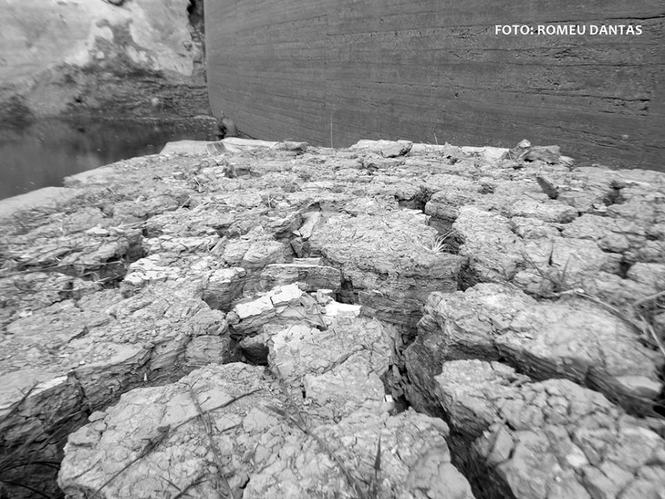Açude Gargalheiras sem nenhuma gota d'água