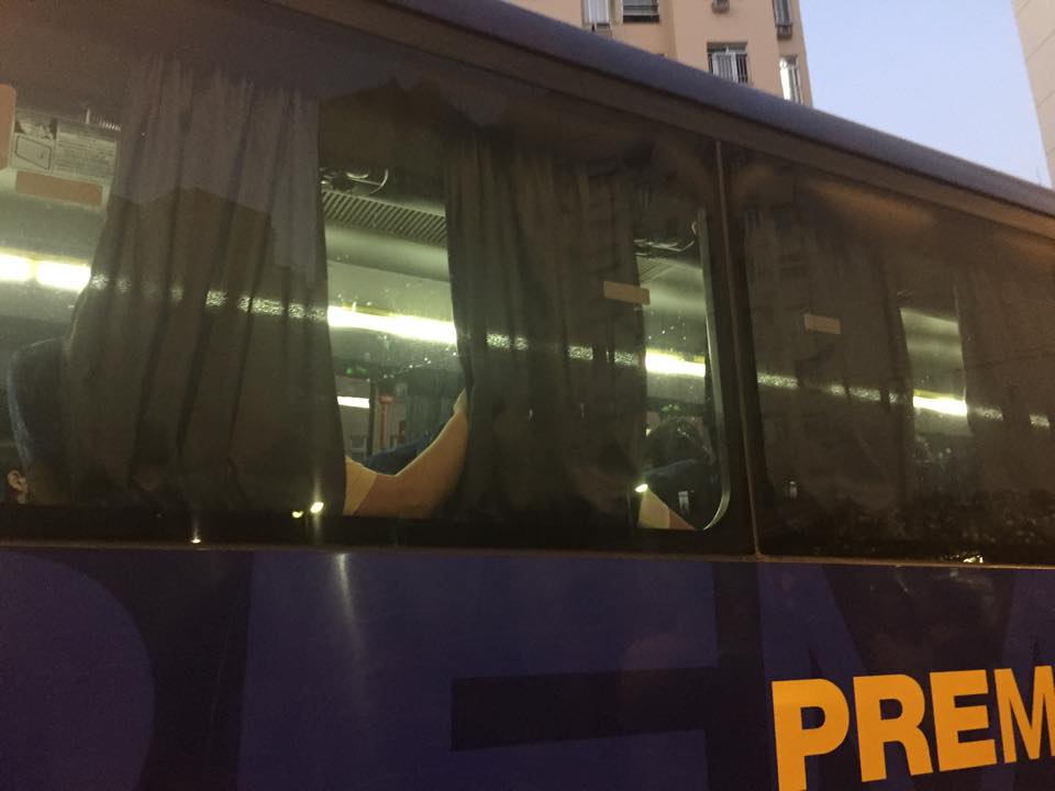 Ônibus que transportava os turistas (Fotos: Lara Paiva)