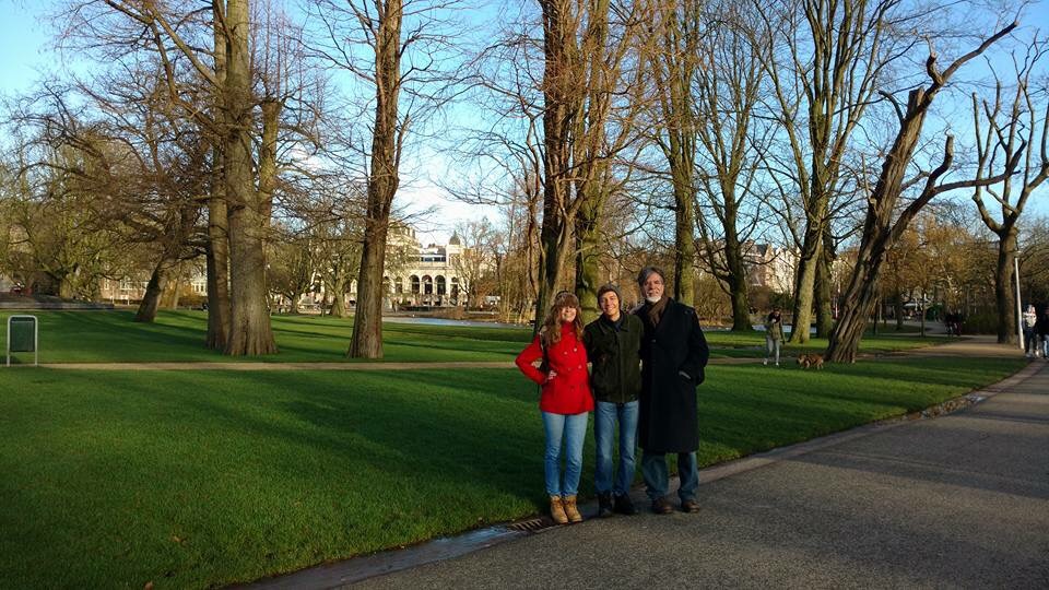 Agatha com a família na Holanda (Foto: Cedida/Facebook)
