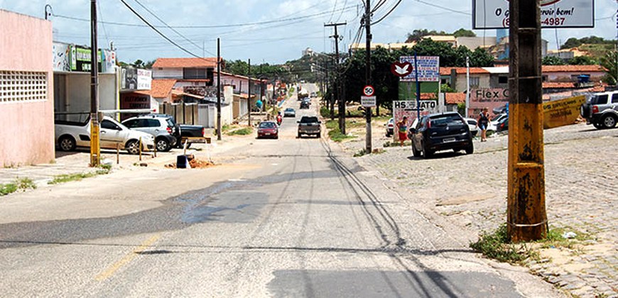 Avenida dos Xavantes é a principal via do conjunto (Foto: 190 RN)