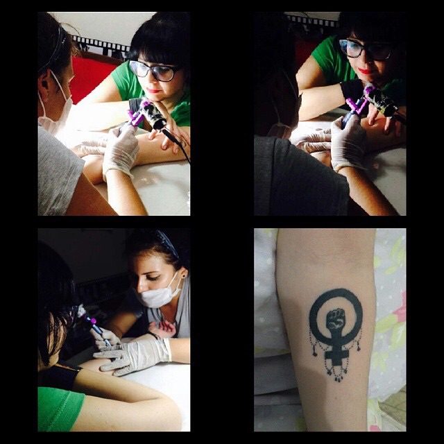 Tahiane tatuando (Foto: Instagram)