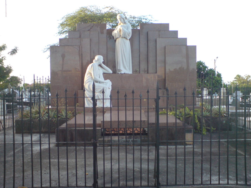 estatua-dupla